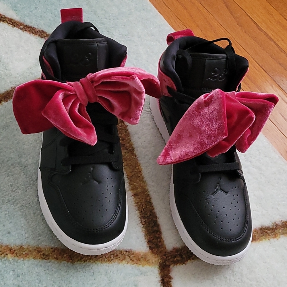 Girls Nike Air Jordan Mid 1 with Bow 7Y